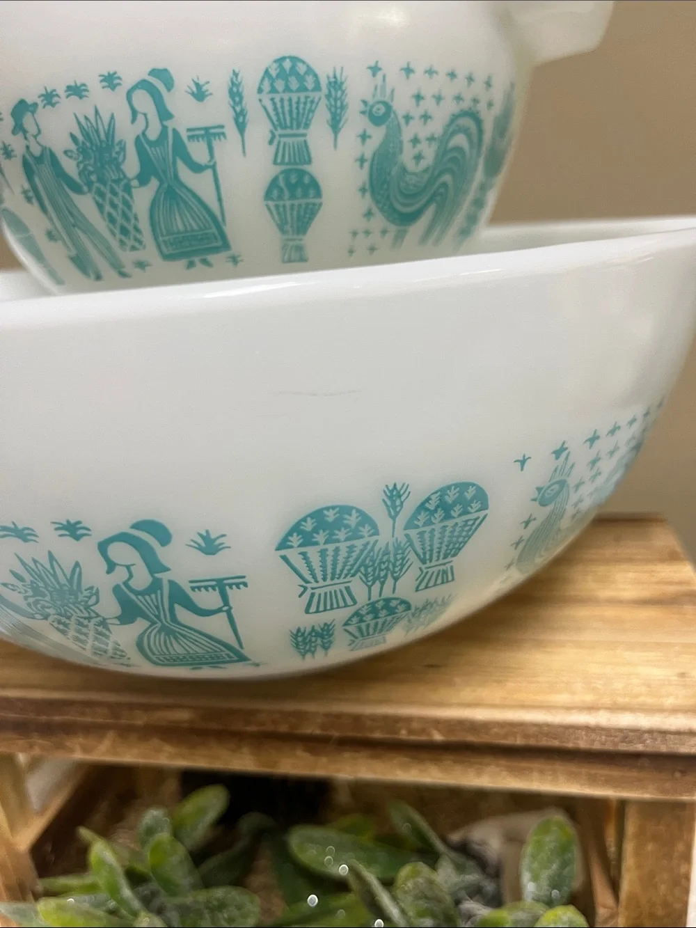VTG Pyrex Amish Butterprint Cinderella mixing Bowls set of (2) good condition